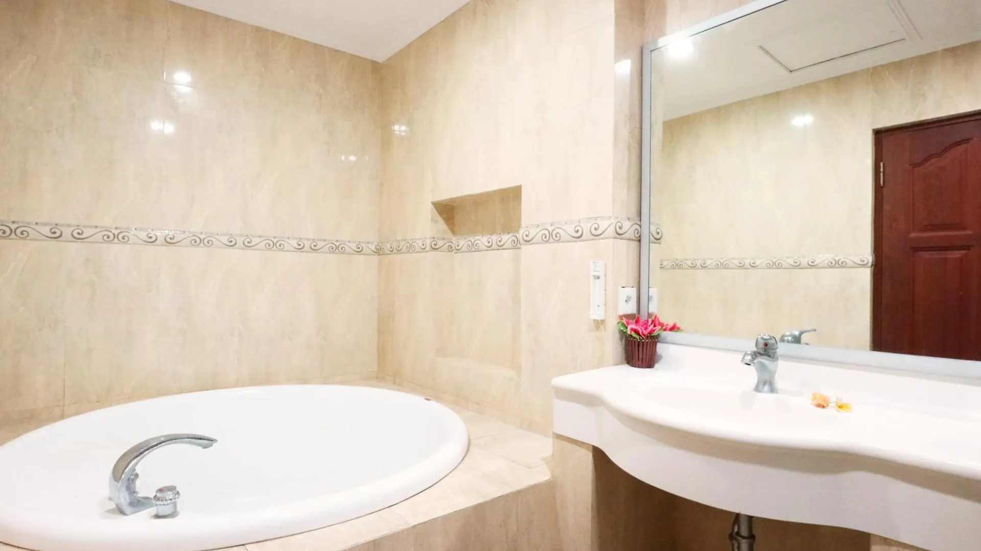 Bali Paradise City Hotel